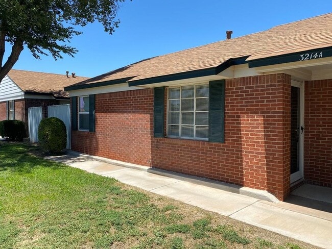 Building Photo - 3214 W Kansas Ave