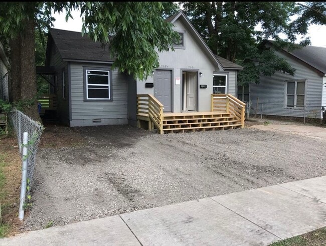 Building Photo - 906 S 19th St Unit 906.5 S. 19TH