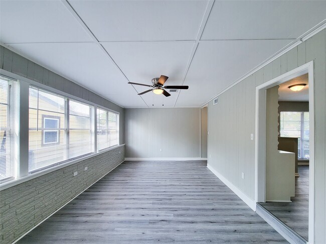 Photo - 7426 Bigwood St