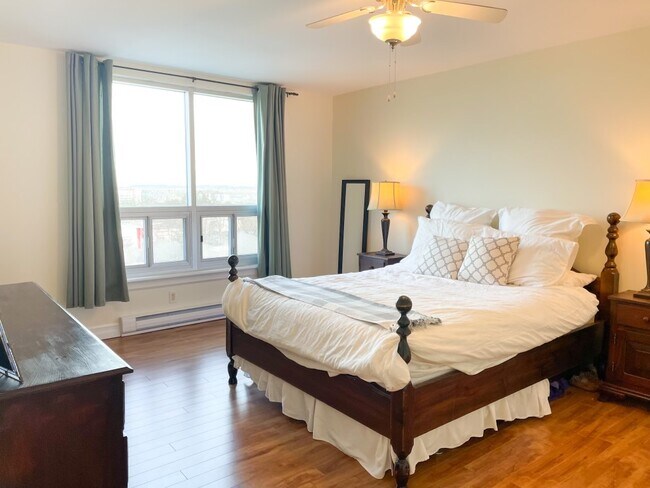 Photo - 2677 Gladstone St