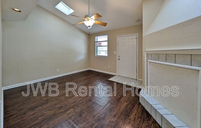 Photo - 4553 Astral St