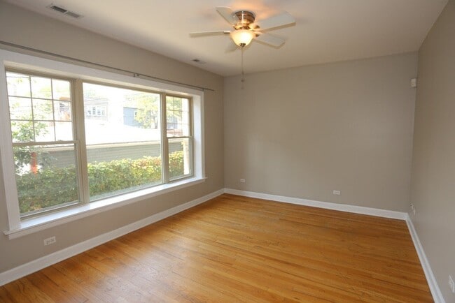 Photo - 5208 N Sawyer Ave Unit 1
