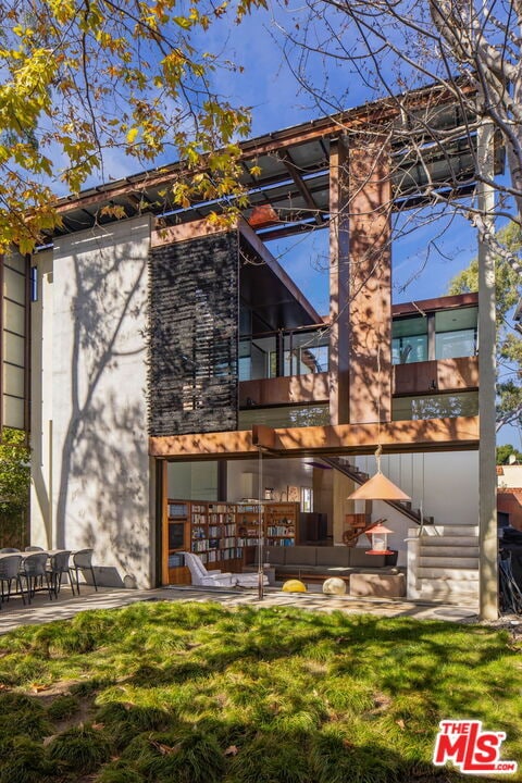 Photo - 615 Woodlawn Ave