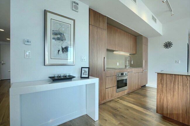 Photo - 1055 Rue de la Montagne Unit ID1261777P