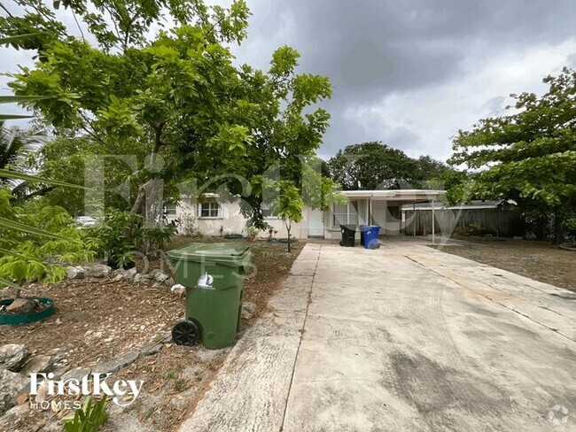 Building Photo - 1770 NW 18th St Rental