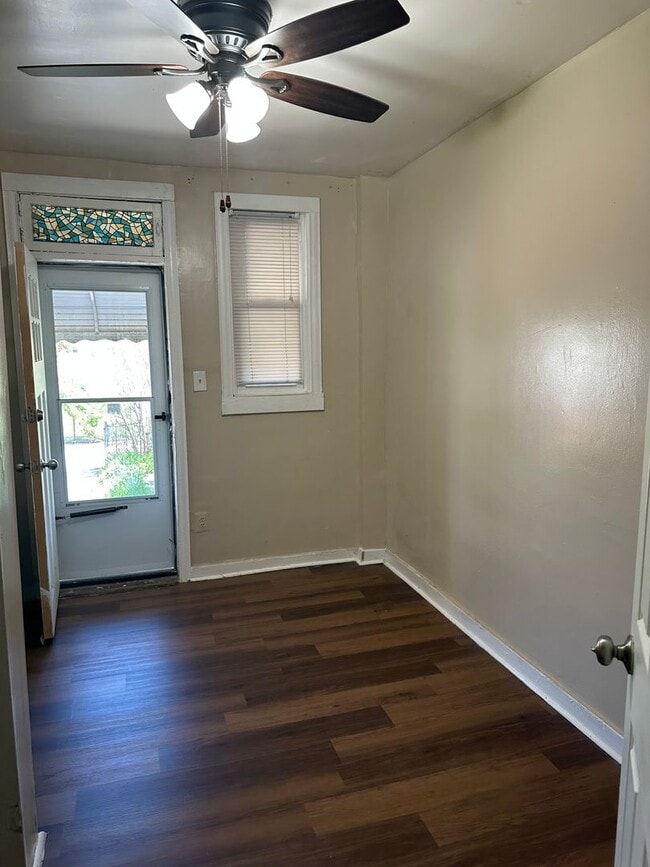 Photo - 2927 Edison Hwy Unidad B