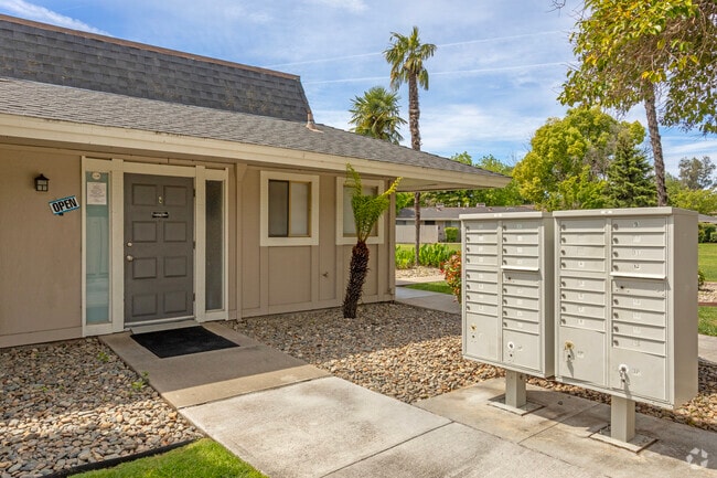 Leasing Office - Garden East Apartments