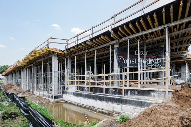 Building Photo - The Parker East