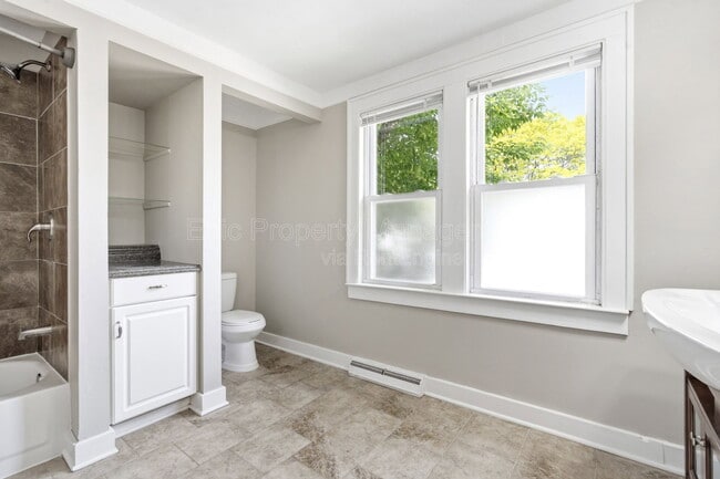 Photo - 3117 Coucy Ave