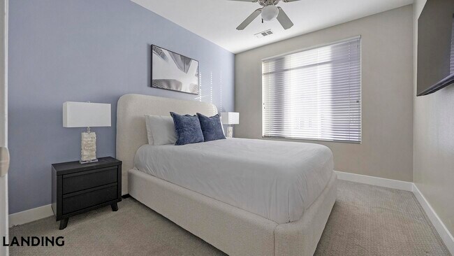 Photo - 1000 S Broadway Unidad 221