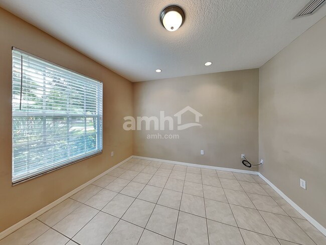 Photo - 563 Worcester Ct