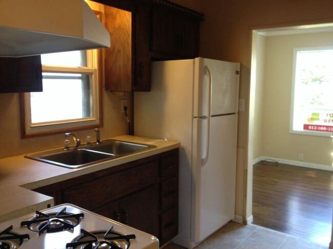 Building Photo - House for Rent