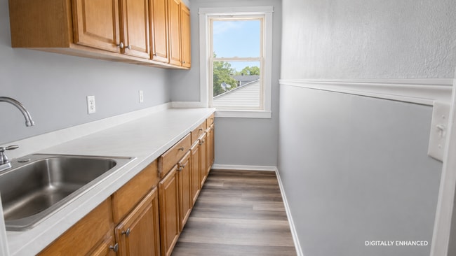 8 Douglas St Unit 3