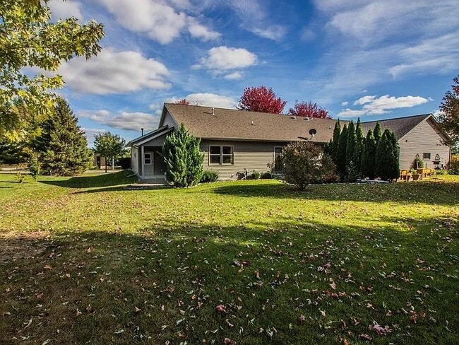 Exterior-Back - 144 N Pleasant View Rd Unit Condo