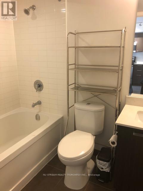 Photo - 88 Sheppard Ave E Unité 911