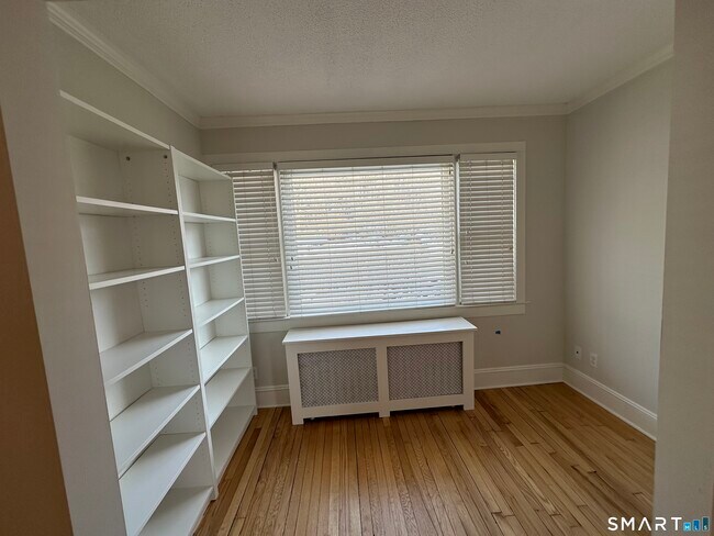 Photo - 124 Pemberwick Rd Unit Left Side