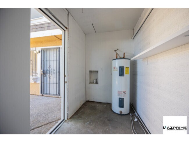 Photo - Stylish Townhouse Living in This Charming 2/1 tTownhouse in the Heart of Phoenix.