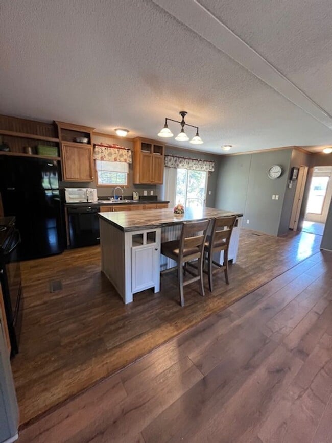 Photo - 72 Henry Harris Ln
