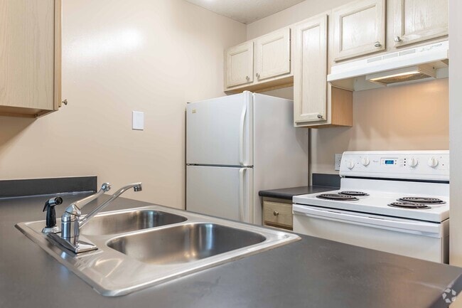 1BR, 1BA - 561SF - Kitchen