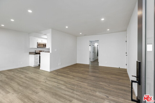 Building Photo - 3622 Keystone Av Unit 2 Rental