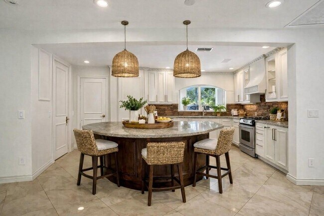 Photo - 2425 Fryer Point