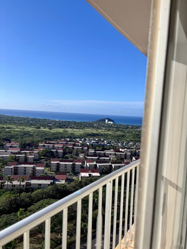 Photo - Available Now | One Bedroom, One Bathroom Condo with 1 Assigned Parking Stall Unidad 1710