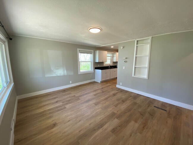2209 N 38th Ave