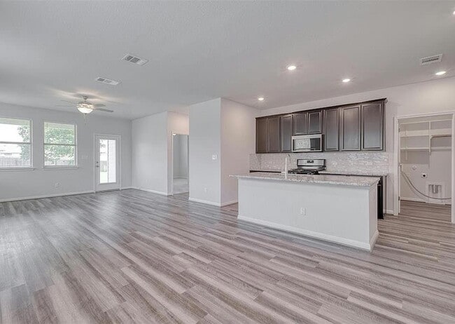 Photo - 128 Tucana St