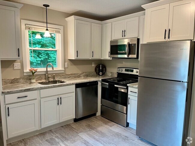 Building Photo - 40 Pleasant St Unit 40D Rental