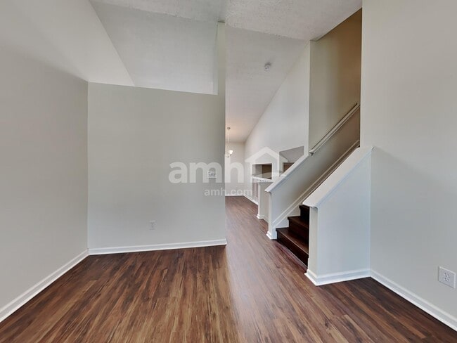 Photo - 730 Rothrock Dr