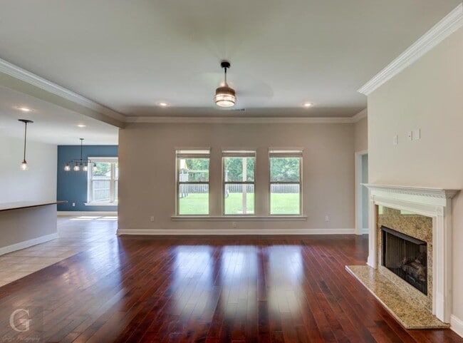 Photo - 650 Alder Ln