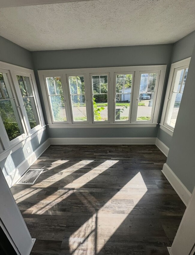 Photo - 4 Bed / 1 Bath Updated Floors & First-Floor Bedroom!