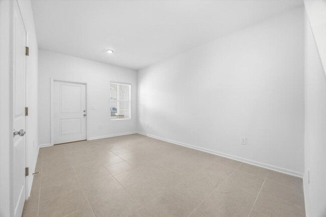 Photo - 3064 Chromatic St