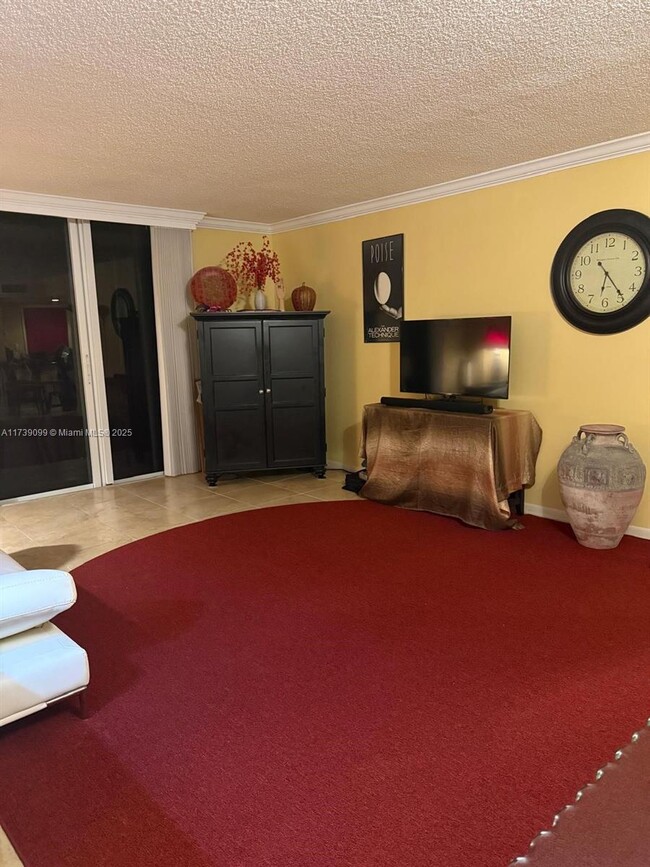 Photo - 1147 Hillsboro Mile Unit 204