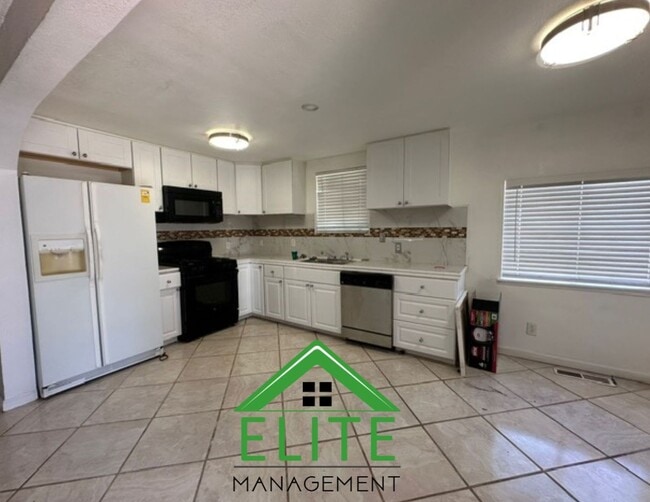 Photo - Charming 3-Bedroom Home for Rent in a Prim...