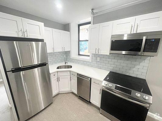 Building Photo - 3 bedroom in BRONX NY 10459 Unit C Rental