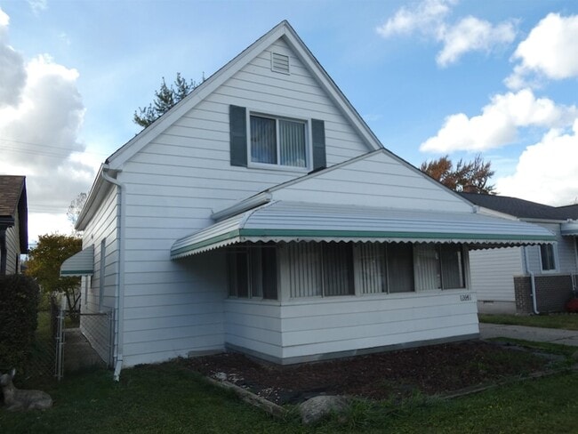 Photo - 26411 Belanger St