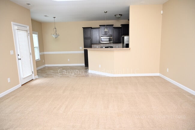 Photo - 289 Hogart St