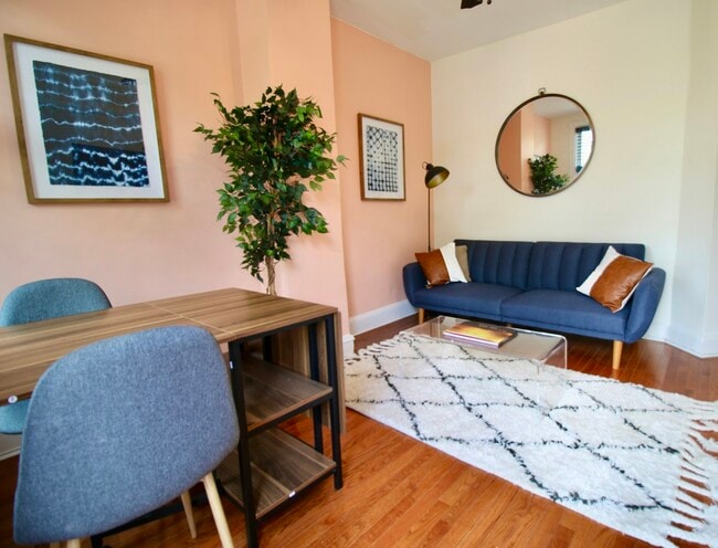 1423 E St NE Unidad First Floor