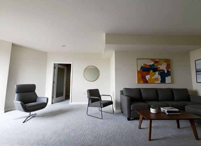 Living Room - 851 N Glebe Rd Unit 1501