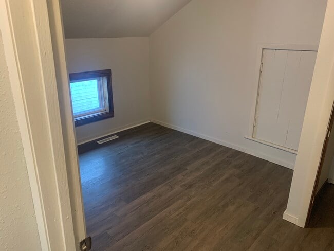 Building Photo - 110 Main St