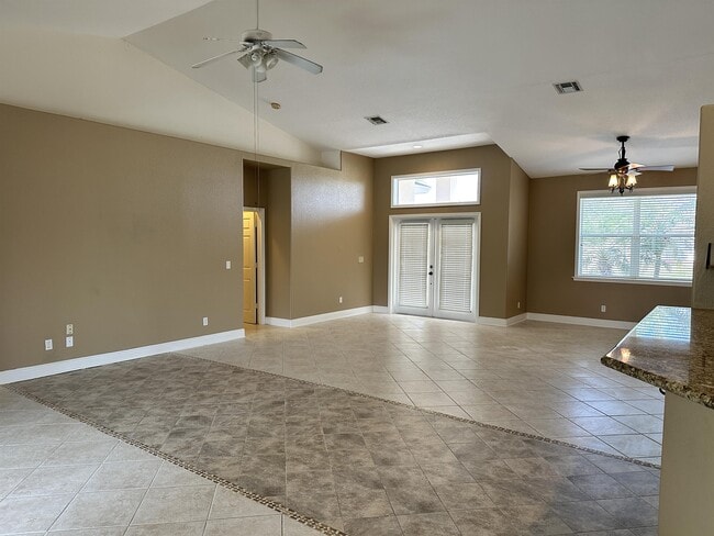 Photo - 307 Inman St