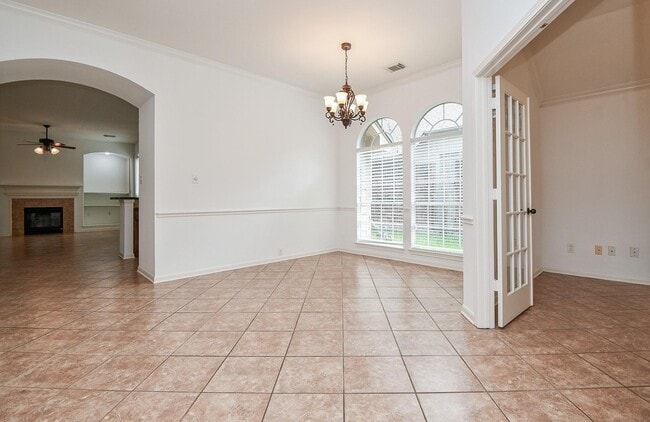 Photo - 535 Avery Dr