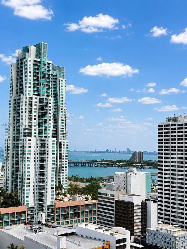 Photo - 151 SE 1st St Unidad 2406
