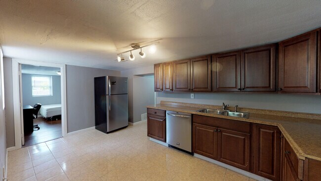 Photo - 1014 E Colvin St