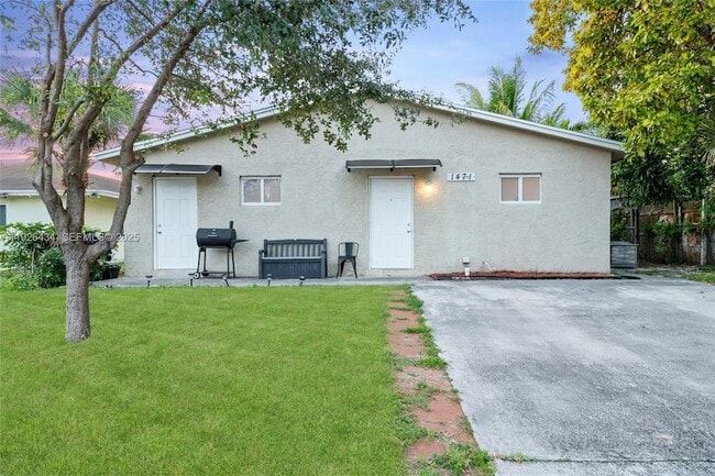 Photo - 1472 SW 44th Ave Unit 1