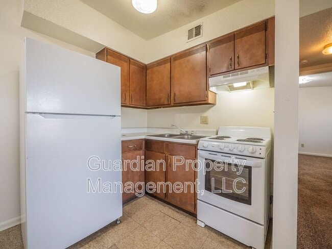 Photo - 1115 N College Dr