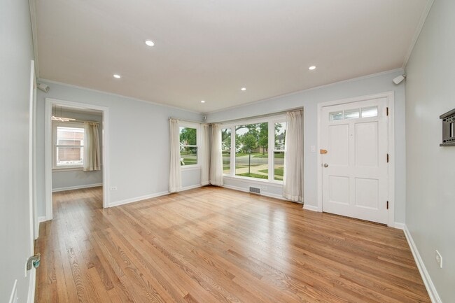 384 S Wolf Rd