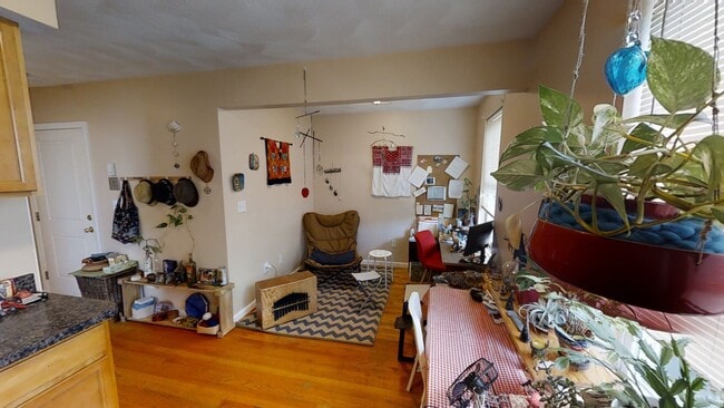 52 Brooks St Unit 2
