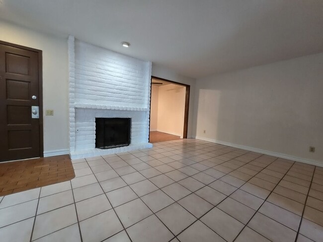 Photo - 537 W Redd Rd